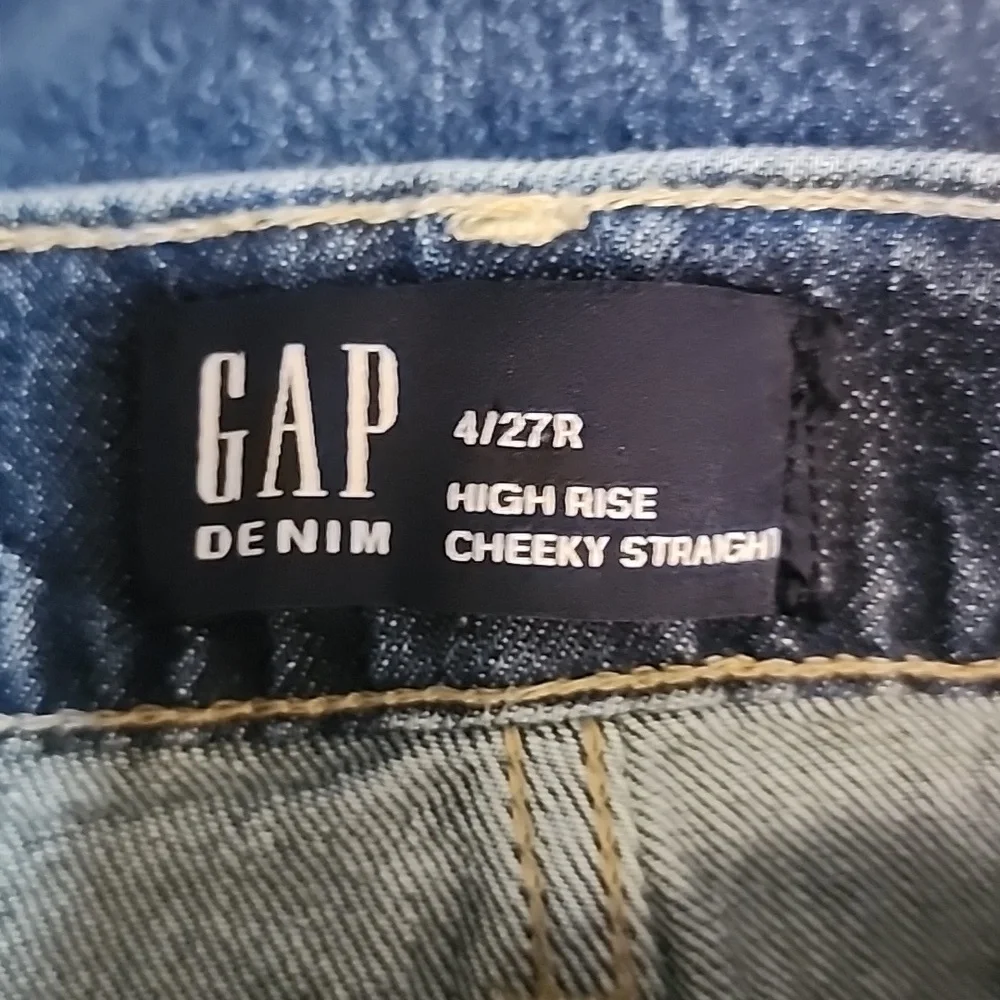 NWT Gap high rise cheeky straight jeans (Raw Hem)